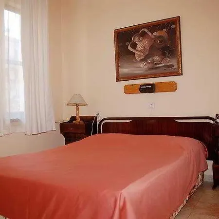 Anfora Residans מלון 3*